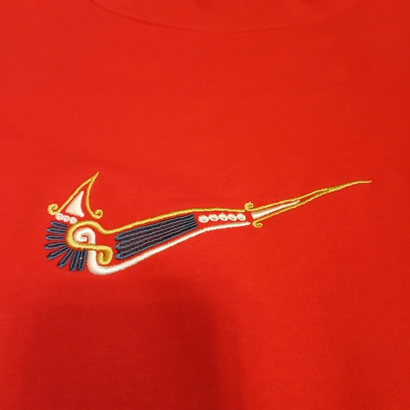 Nike "Siempre Familia" Pullover Cropped Sweatshirt Women's Size Large - Picture 3 of 7